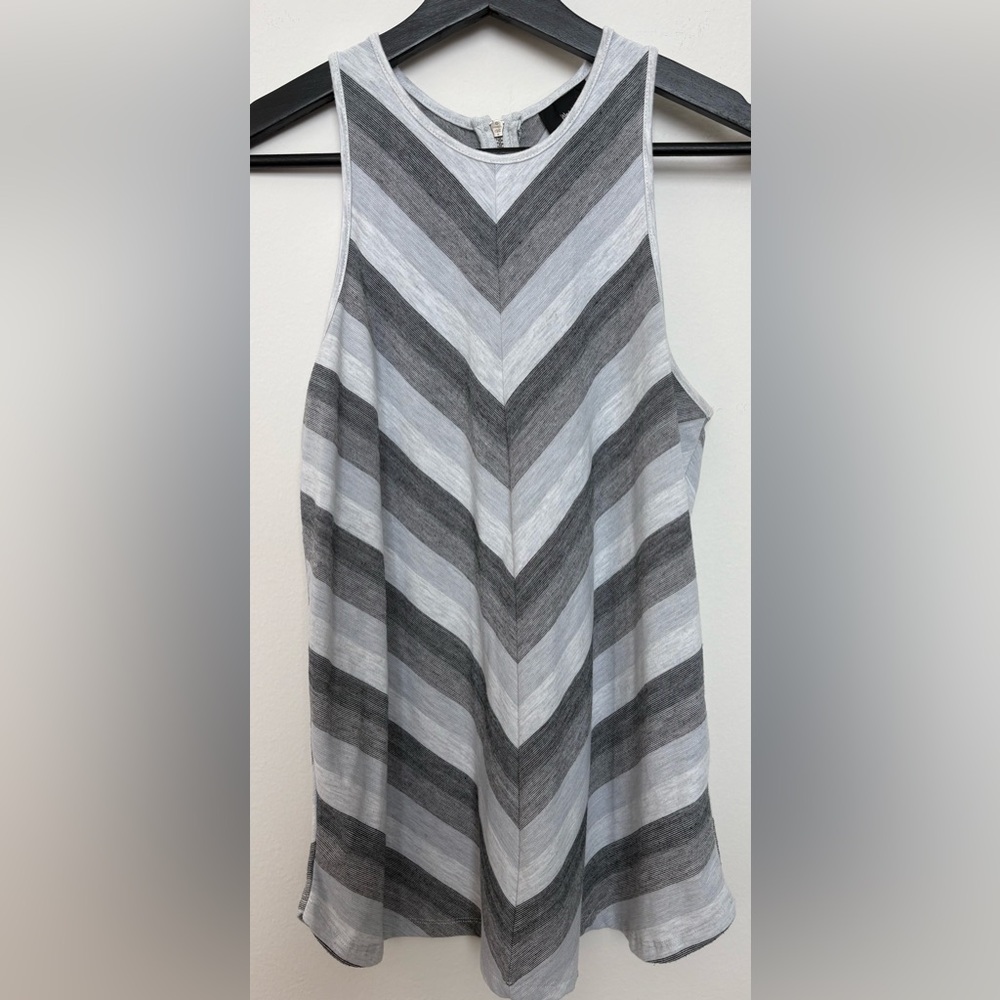 Mossimo Women’s Black and Grey Chevron Striped Tank Top Size S Sku#150